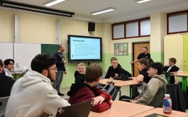 ye9z328ltm_____20251218_035