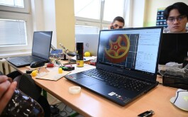 ye9z328ltm_____20251218_035