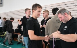 ye9z328ltm_____20251218_035