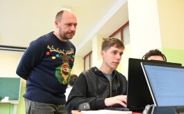 ye9z328ltm_____20251218_035