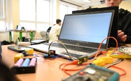 ye9z328ltm_____20251218_035