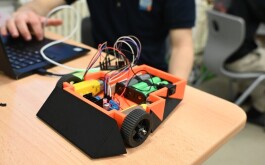 ye9z328ltm_____20251218_035