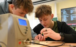 ye9z328ltm_____20251218_035